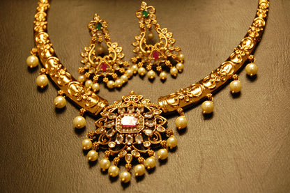 SOUTH INDIAN NECKLACE SET IN RED