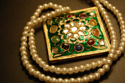GORGEOUS MALA IN GREEN MEENA & MULTI STONES
