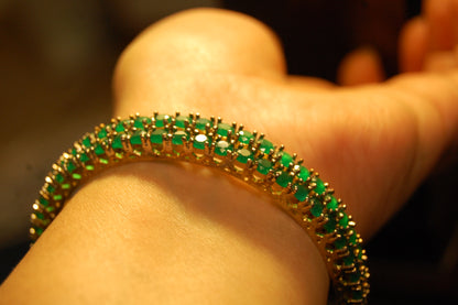 PAIR OF ELEGANT GREEN BANGLES