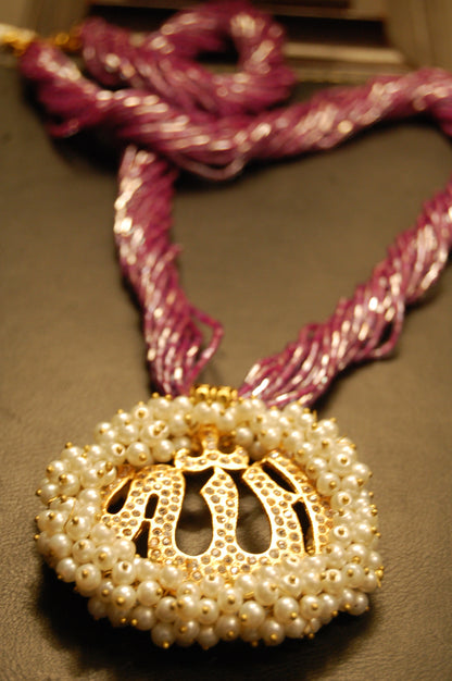 CALLIGRAPHIC PENDENT IN PINK MALA