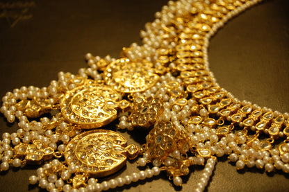 KUNDAN & PEARLS GULUBAND SET