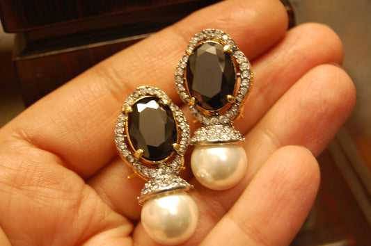 BLACK EARRINGS IN ZIRCON & PEARLS