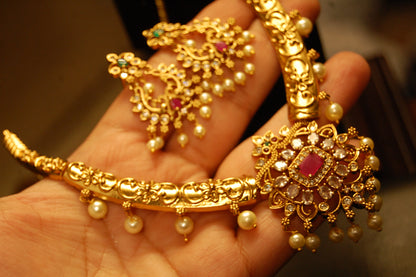 SOUTH INDIAN NECKLACE SET IN RED