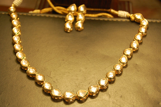 ELEGANT KUNDAN SET