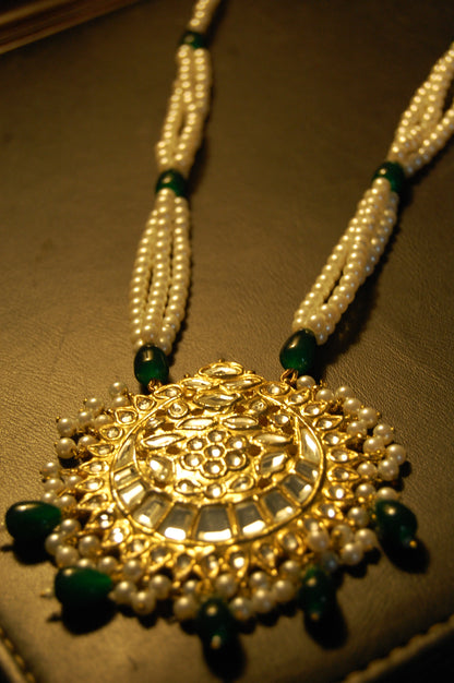 ELEGANT GREEN KUNDAN MALA