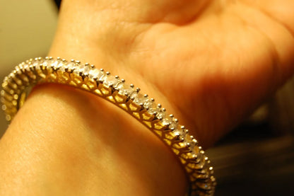 PAIR OF ELEGANT ZIRCON BANGLES