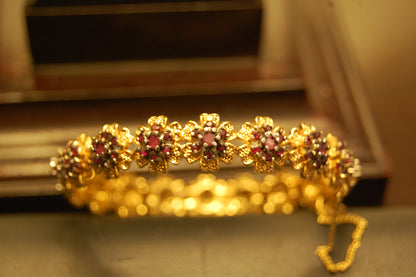 ELEGANT OPENABLE RED BANGLE