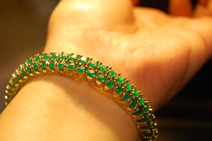 PAIR OF ELEGANT GREEN BANGLES