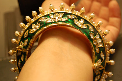 SINGLE, 3D MEENA & KUNDAN KARA , ONE SIDE GREEN OTHER RED MEENA