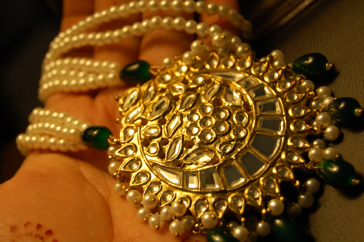 ELEGANT GREEN KUNDAN MALA