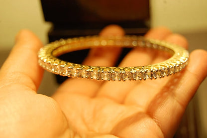 PAIR OF ELEGANT ZIRCON BANGLES