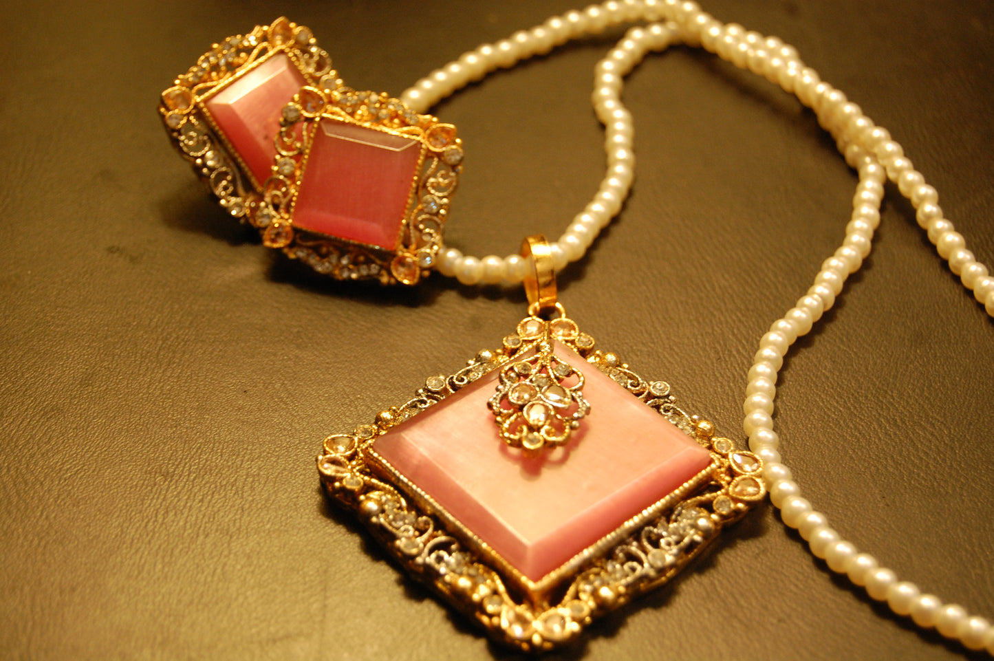 ELEGANT ZIRCON & PINK PENDENT SET
