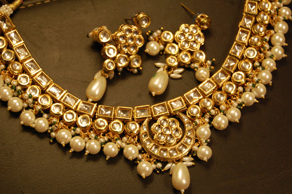 ELEGANT KUNDAN & PEARL SET