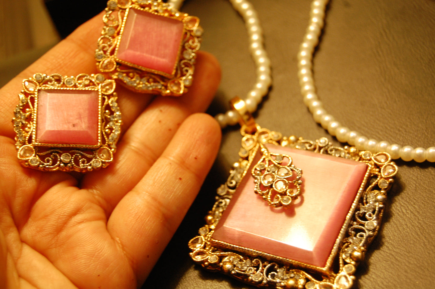 ELEGANT ZIRCON & PINK PENDENT SET