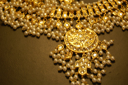 KUNDAN & PEARLS GULUBAND SET