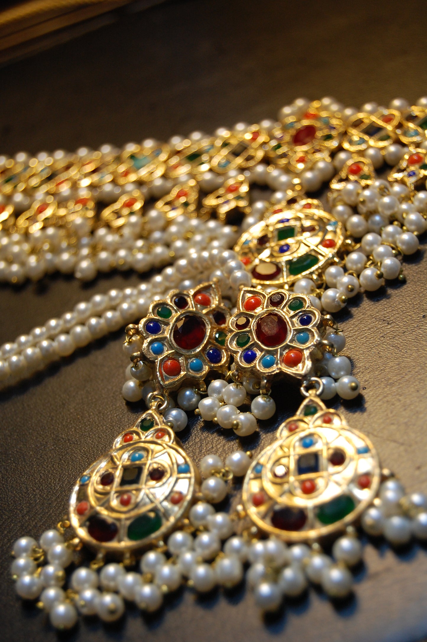 NAURATAN MULTI & PEARLS CHOKER SET