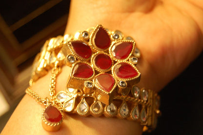 ELEGANT KUNDAN KARA WITH RED FLOWER
