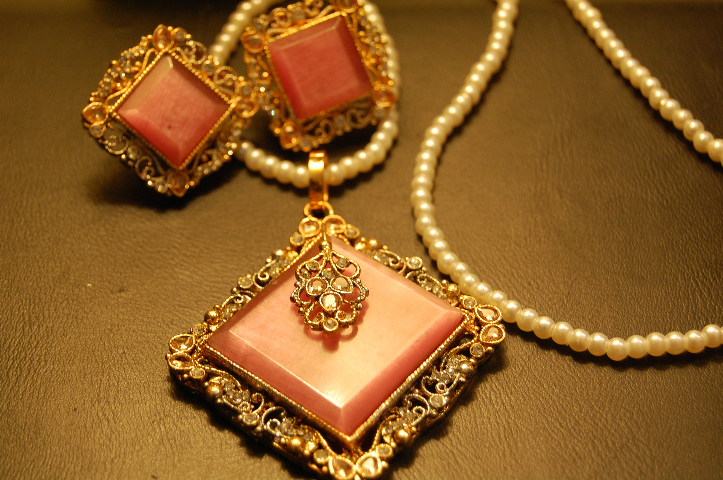 ELEGANT ZIRCON & PINK PENDENT SET