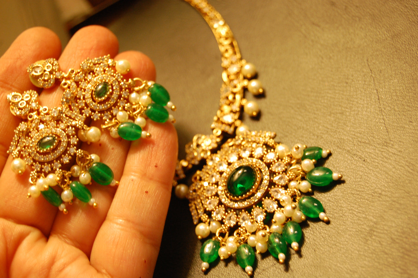 SOUTH INDIAN NECKLACE SET IN GREEN & ZIRCON