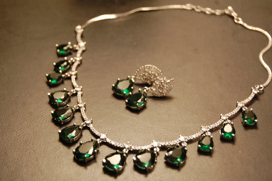 ELEGANT AMERICAN DIAMOND SET WITH EMERALD GREEN