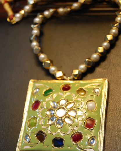 GORGEOUS MALA IN SOFT GREEN MEENA & MULTI STONES