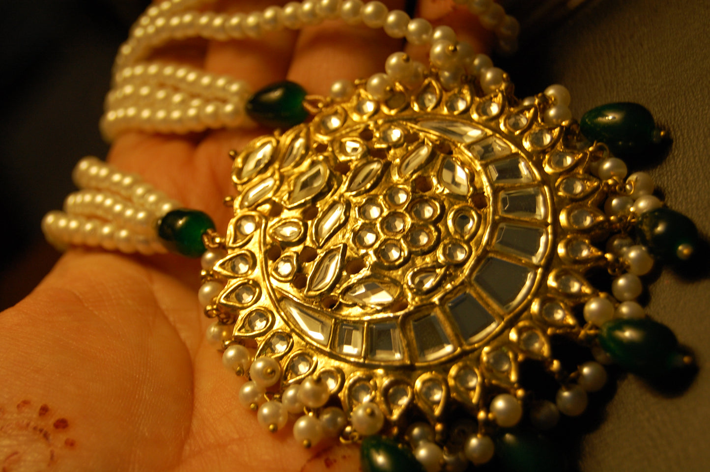 ELEGANT GREEN KUNDAN MALA