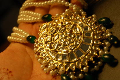 ELEGANT GREEN KUNDAN MALA