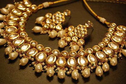 ELEGANT KUNDAN & PEARL SET