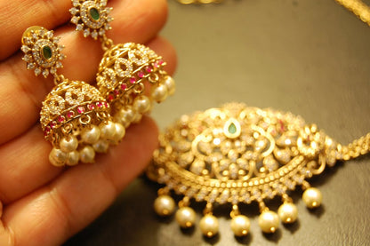 ELEGANT SOUTH INDIAN NECKLACE SET