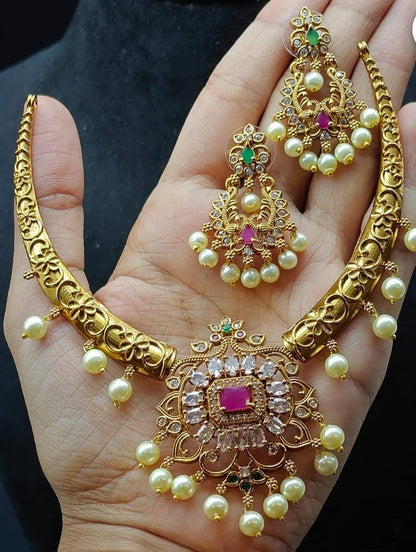 SOUTH INDIAN NECKLACE SET IN RED