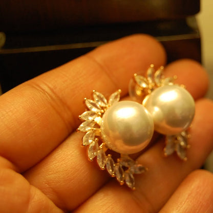ZIRCON & PEARL EARRINGS WITH GOLDEN BASE