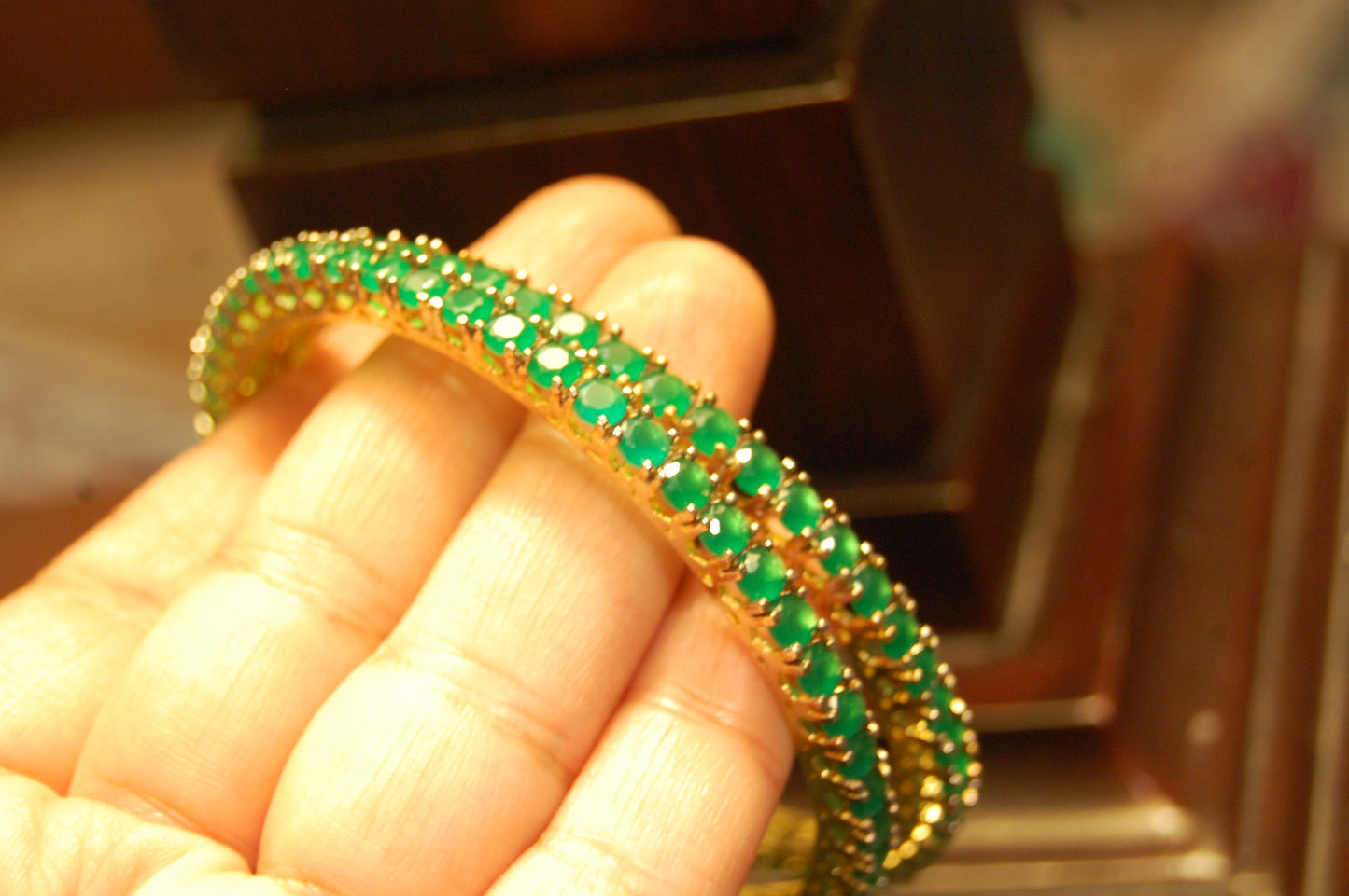 PAIR OF ELEGANT GREEN BANGLES