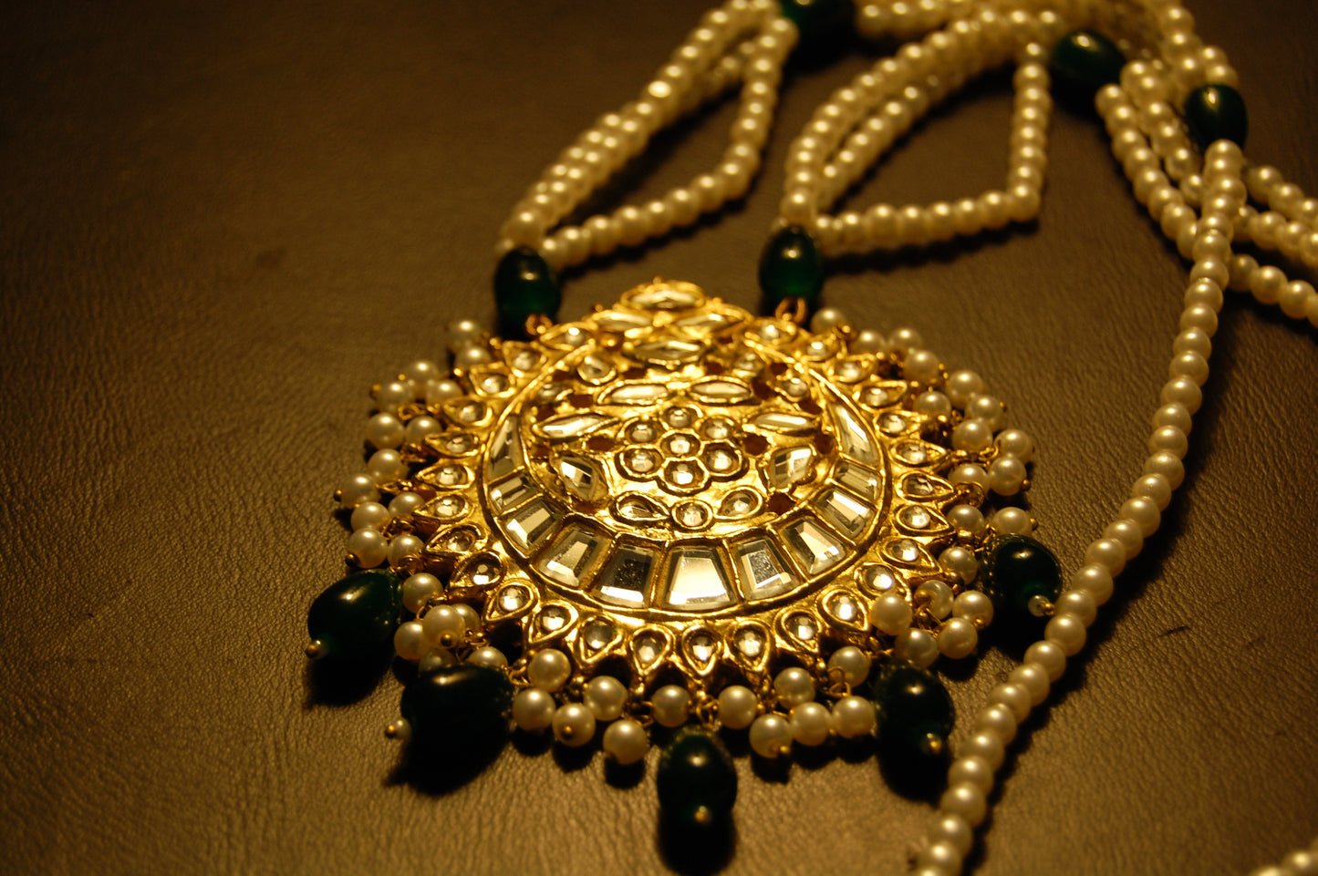 ELEGANT GREEN KUNDAN MALA