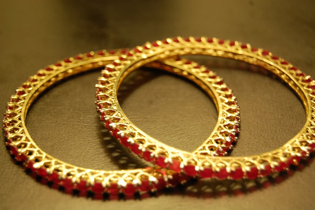 PAIR OF ELEGANT RUBY RED  BANGLES