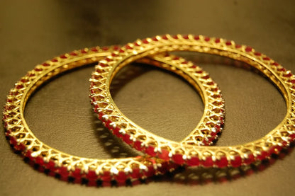 PAIR OF ELEGANT RUBY RED  BANGLES