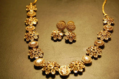 SOUTH INDIAN NECKLACE SET IN ZIRCON