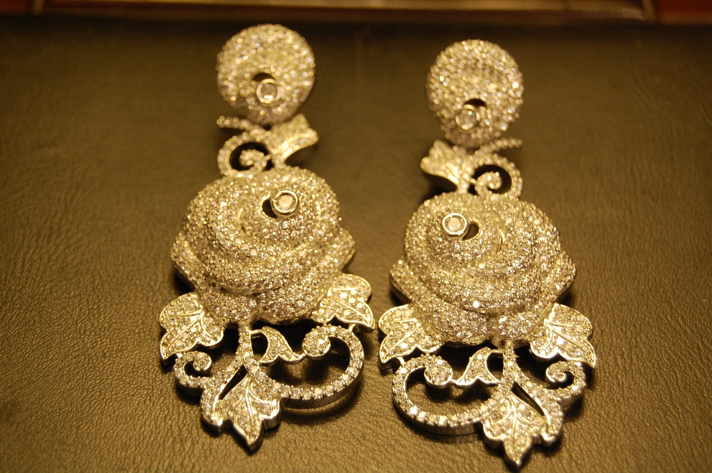 ELEGANT ZIRCON & EARRINGS