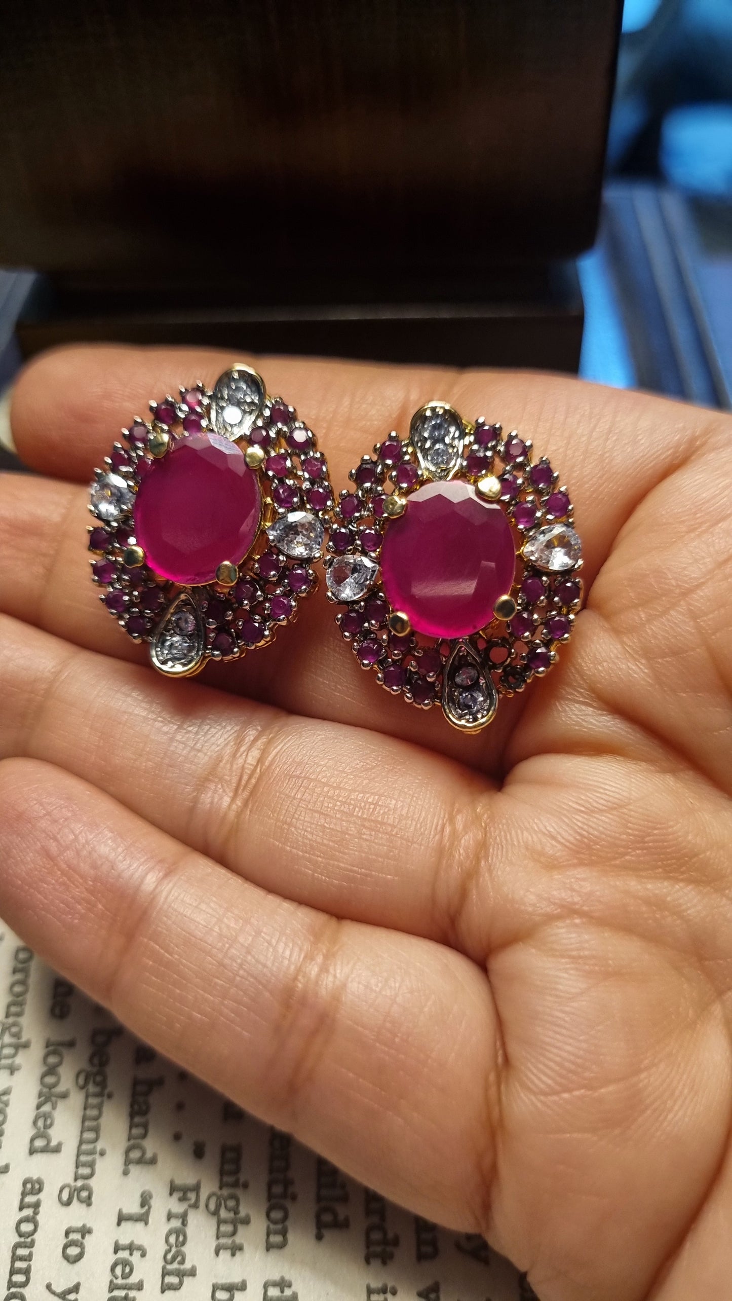 ZIRCON RED EARRINGS