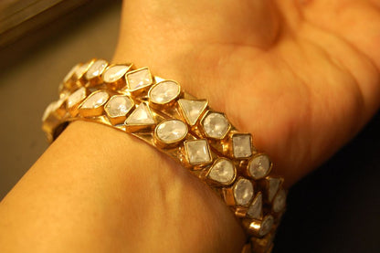PAIR OF ELEGANT KUNDAN BANGLES