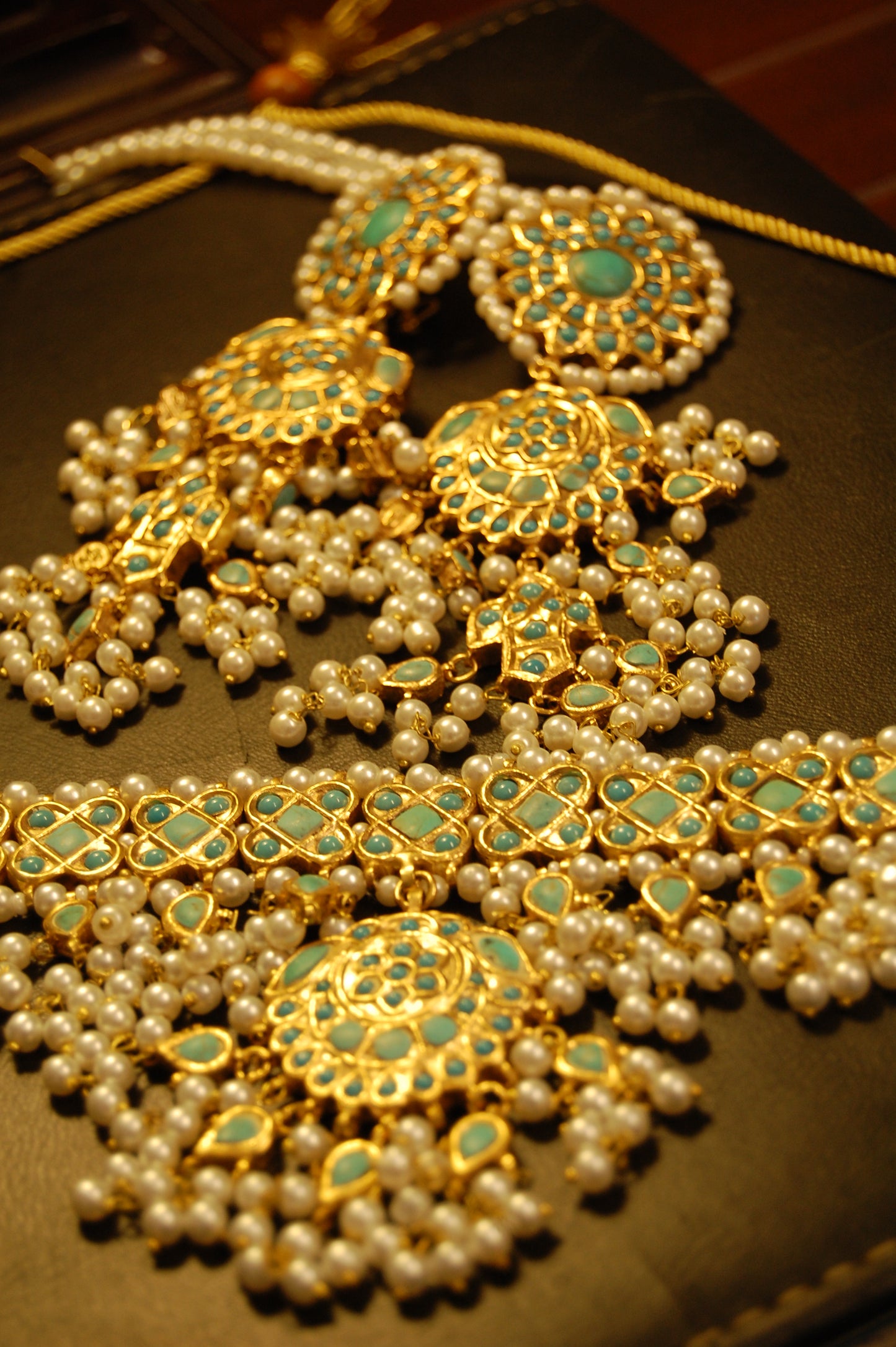 FEROZA & PEARLS CHOKER SET