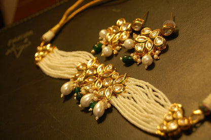 ELEGANT PEARL CHOKER SET IN GREEN