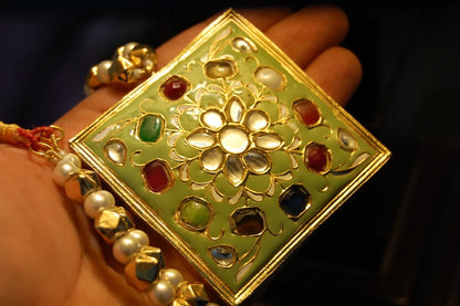 GORGEOUS MALA IN SOFT GREEN MEENA & MULTI STONES