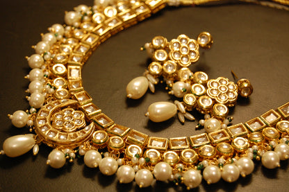 ELEGANT KUNDAN & PEARL SET