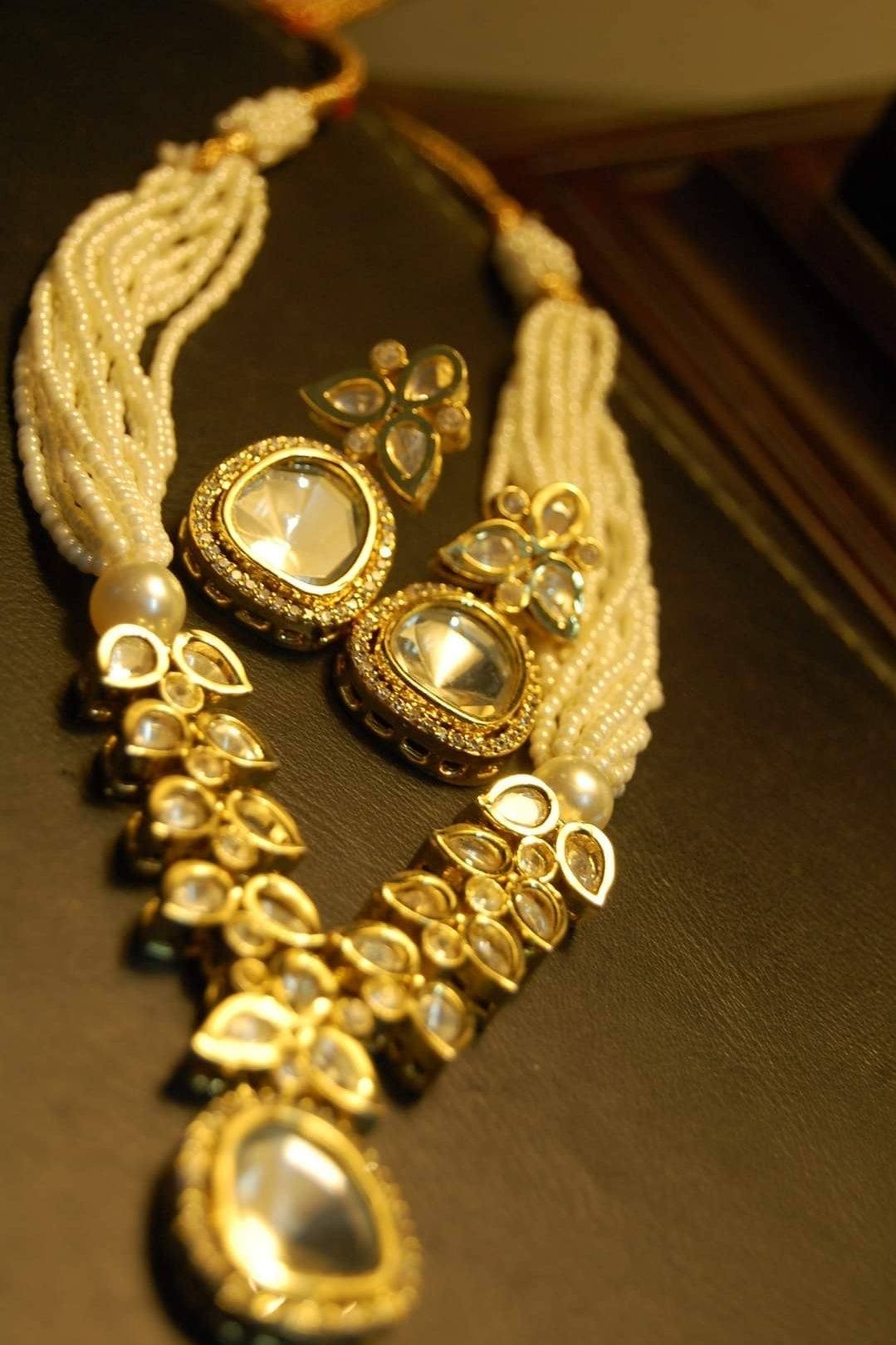 ELEGANT KUNDAN SET