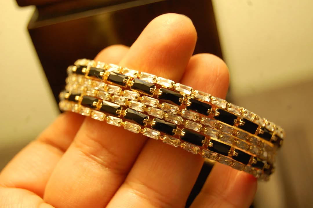 PAIR OF BLACK & ZIRCON BANGLES IN GOLDEN BASE