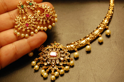 SOUTH INDIAN NECKLACE SET IN RED