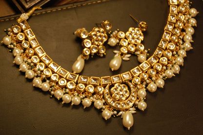 ELEGANT KUNDAN & PEARL SET
