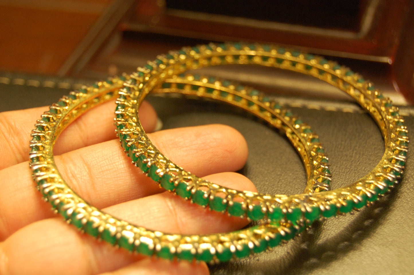 PAIR OF ELEGANT GREEN BANGLES