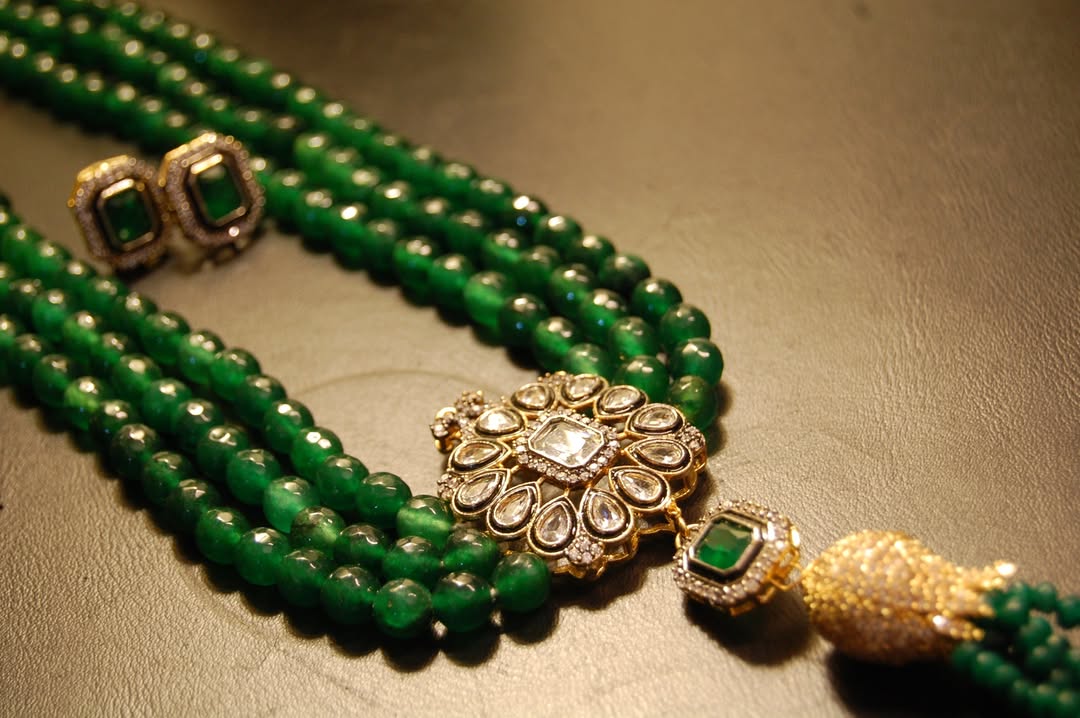EMERALD GREEN LONG MALA WITH TUSSEL