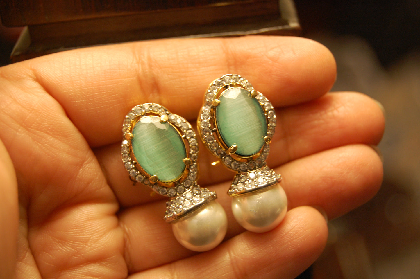 JADE GREEN EARRINGS IN ZIRCON & PEARLS